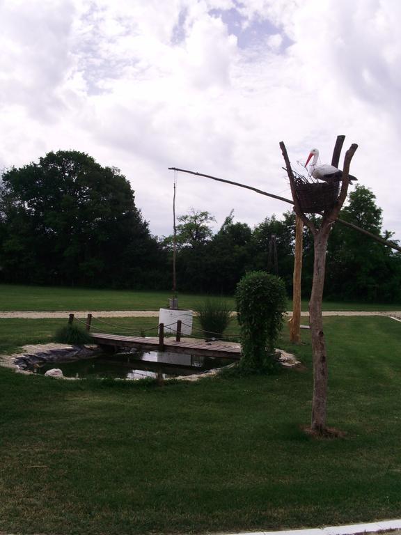 Sakaltanya Sorozo- Borozo Pihenohaz Otel Vének Dış mekan fotoğraf