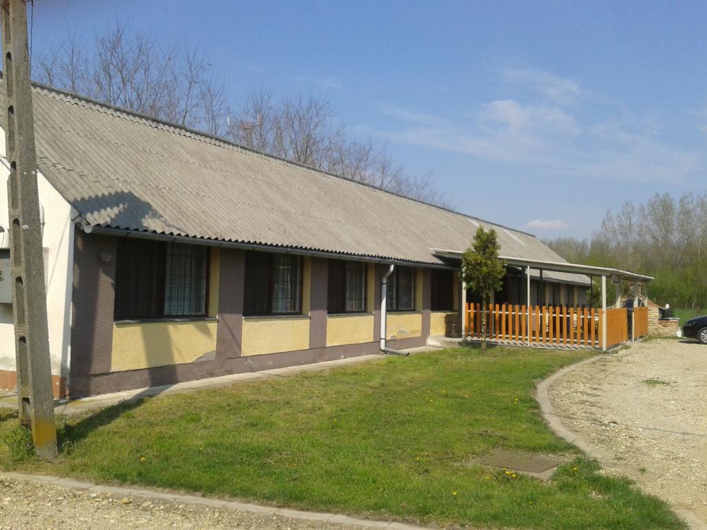 Sakaltanya Sorozo- Borozo Pihenohaz Otel Vének Dış mekan fotoğraf