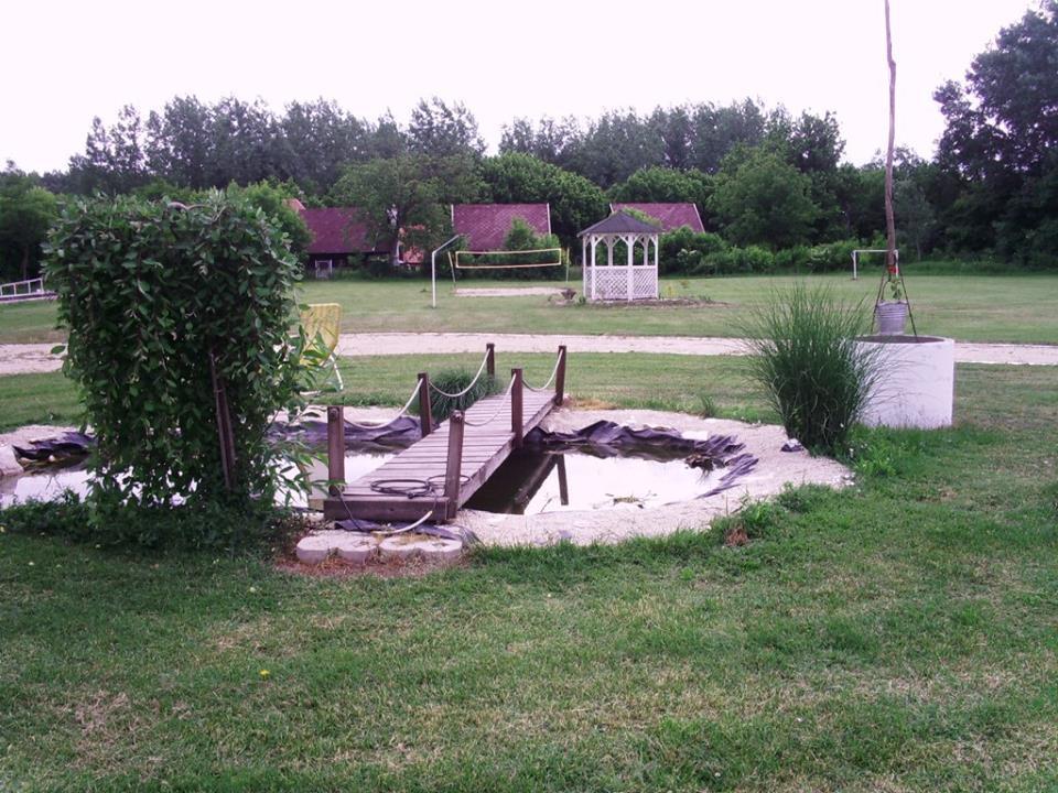 Sakaltanya Sorozo- Borozo Pihenohaz Otel Vének Dış mekan fotoğraf